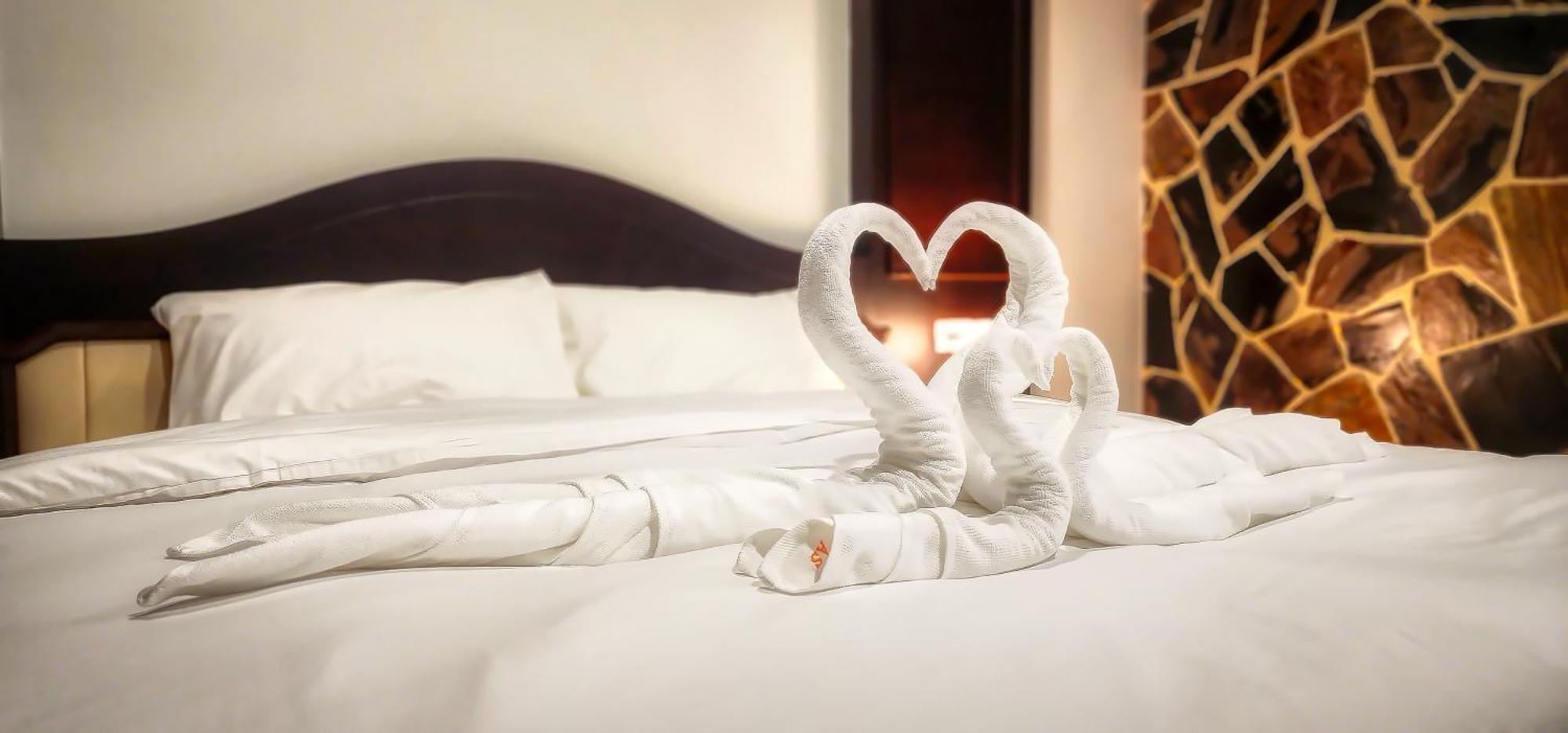 Arya Suites Patong Beach Экстерьер фото