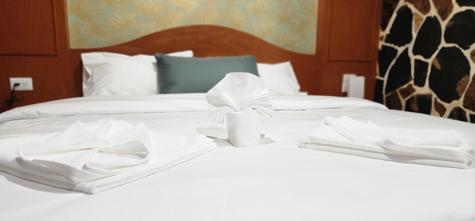Arya Suites Patong Beach Экстерьер фото