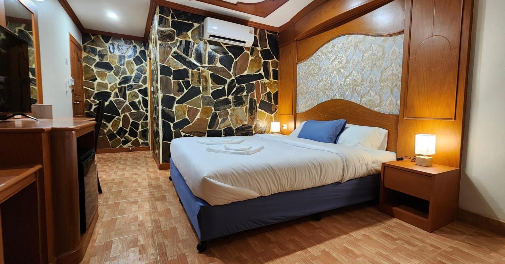 Arya Suites Patong Beach Экстерьер фото